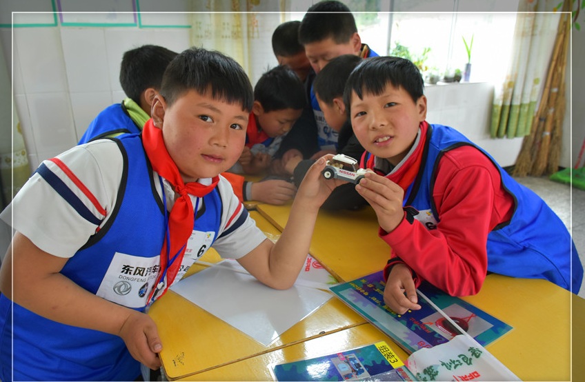 情系大山    筑梦东风